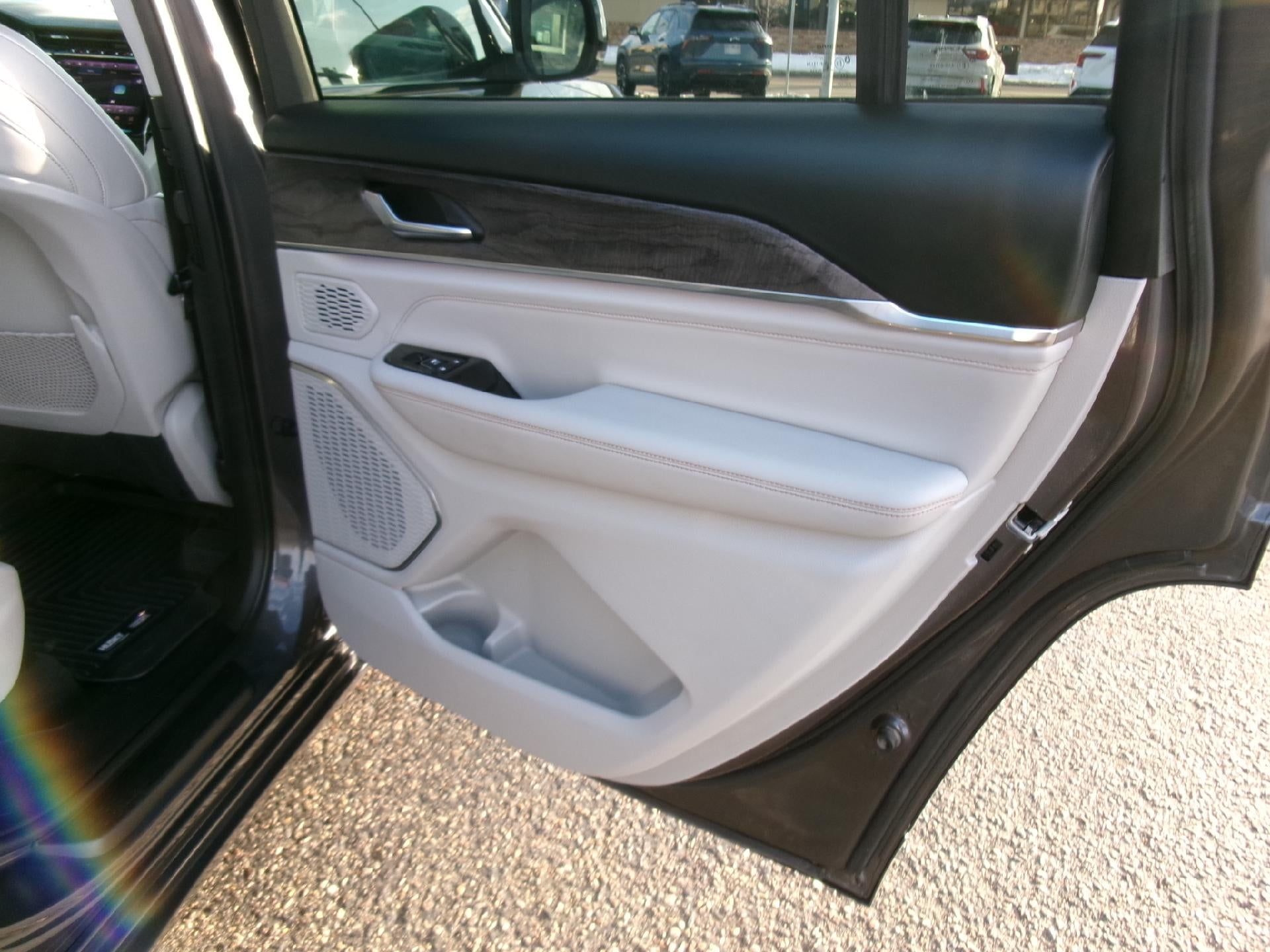 2023 Jeep Grand Cherokee L Overland 4x4