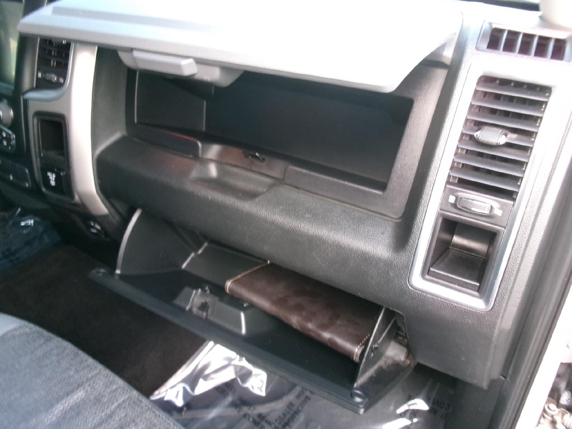 2015 RAM 1500 4WD Crew Cab 5.7 Ft Box Big Horn