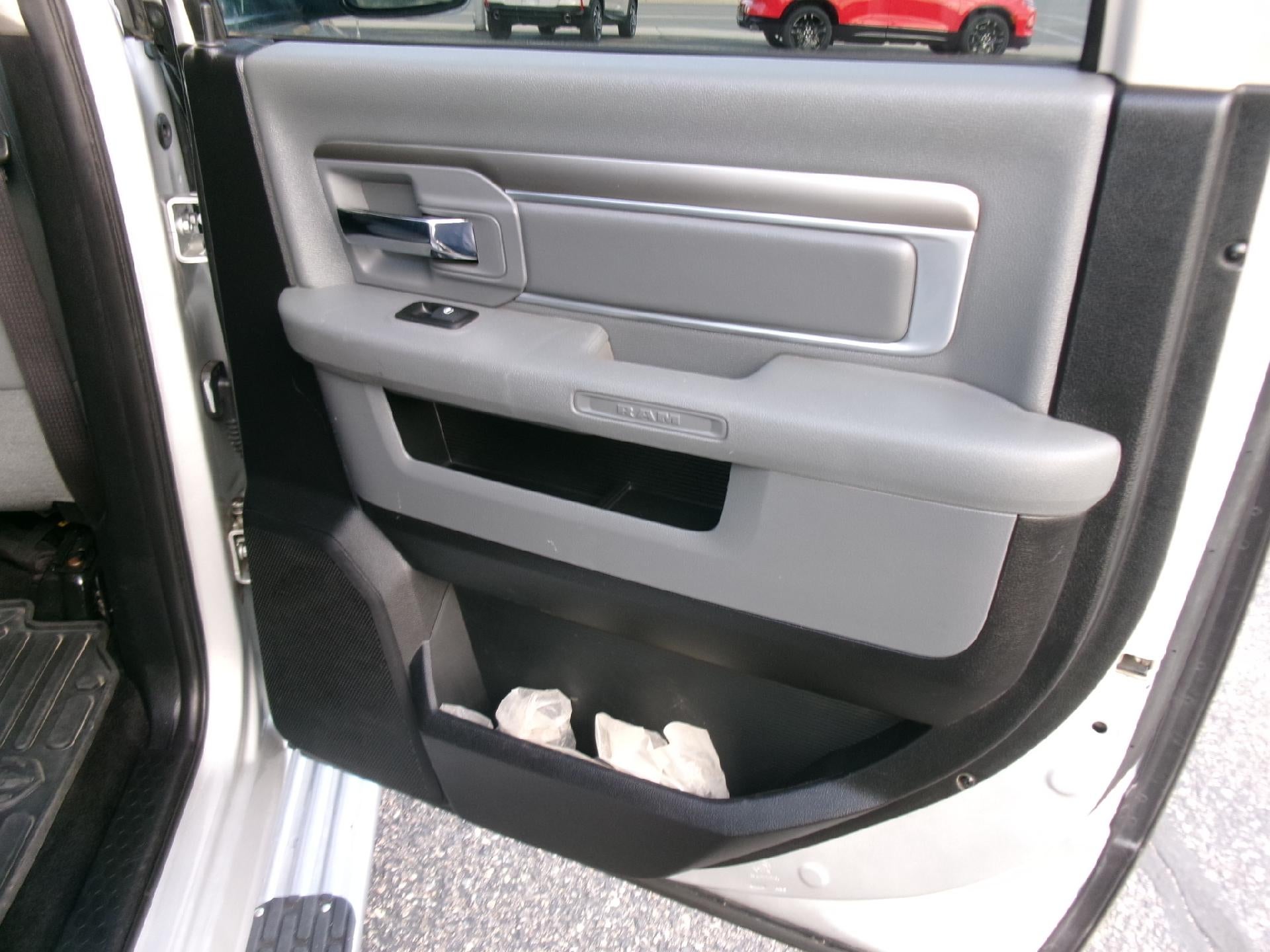 2015 RAM 1500 4WD Crew Cab 5.7 Ft Box Big Horn