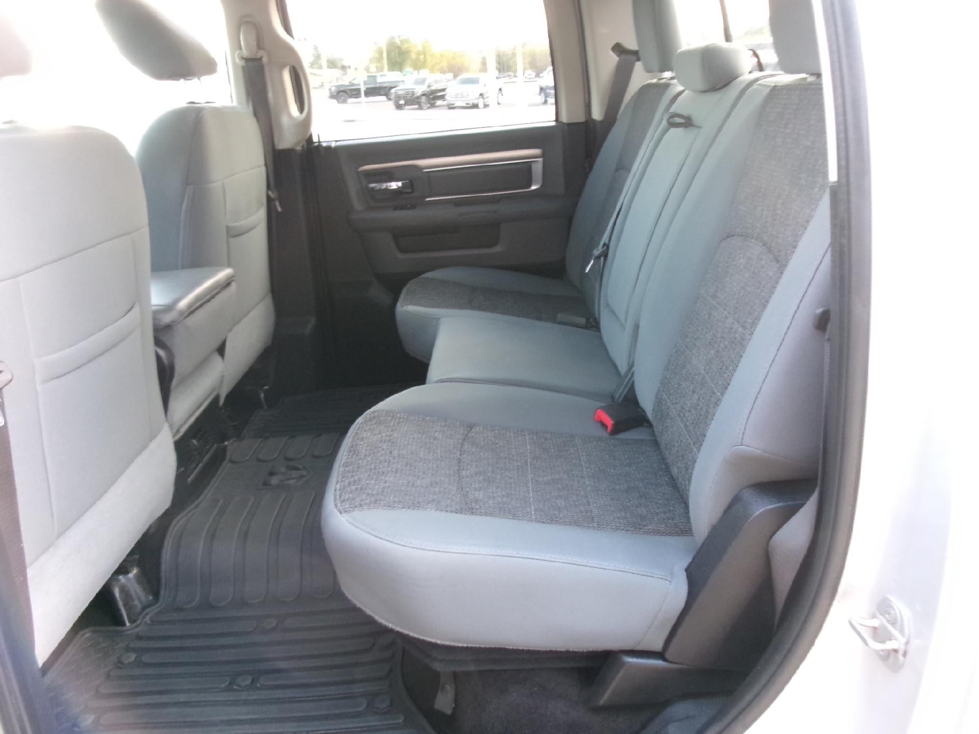 2015 RAM 1500 4WD Crew Cab 5.7 Ft Box Big Horn