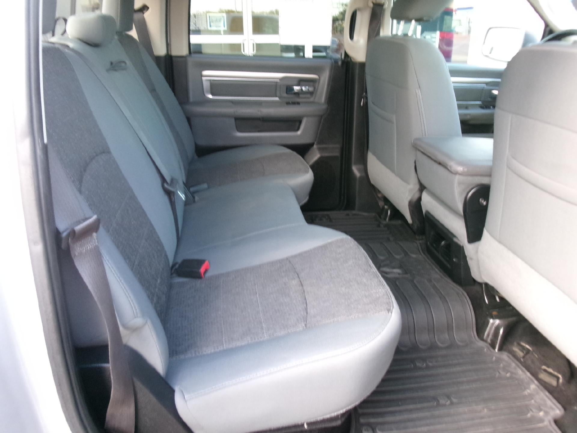 2015 RAM 1500 4WD Crew Cab 5.7 Ft Box Big Horn