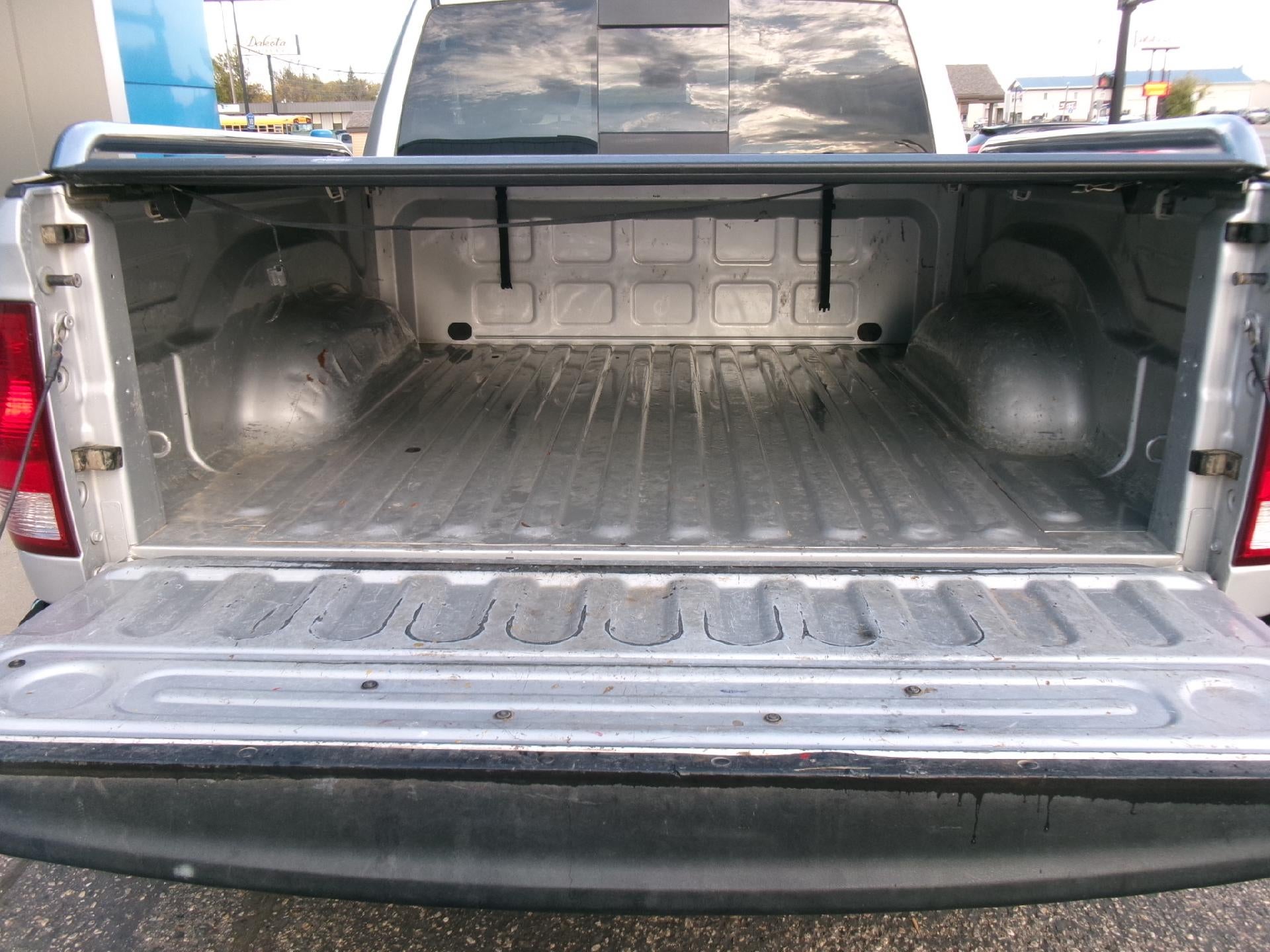 2015 RAM 1500 4WD Crew Cab 5.7 Ft Box Big Horn