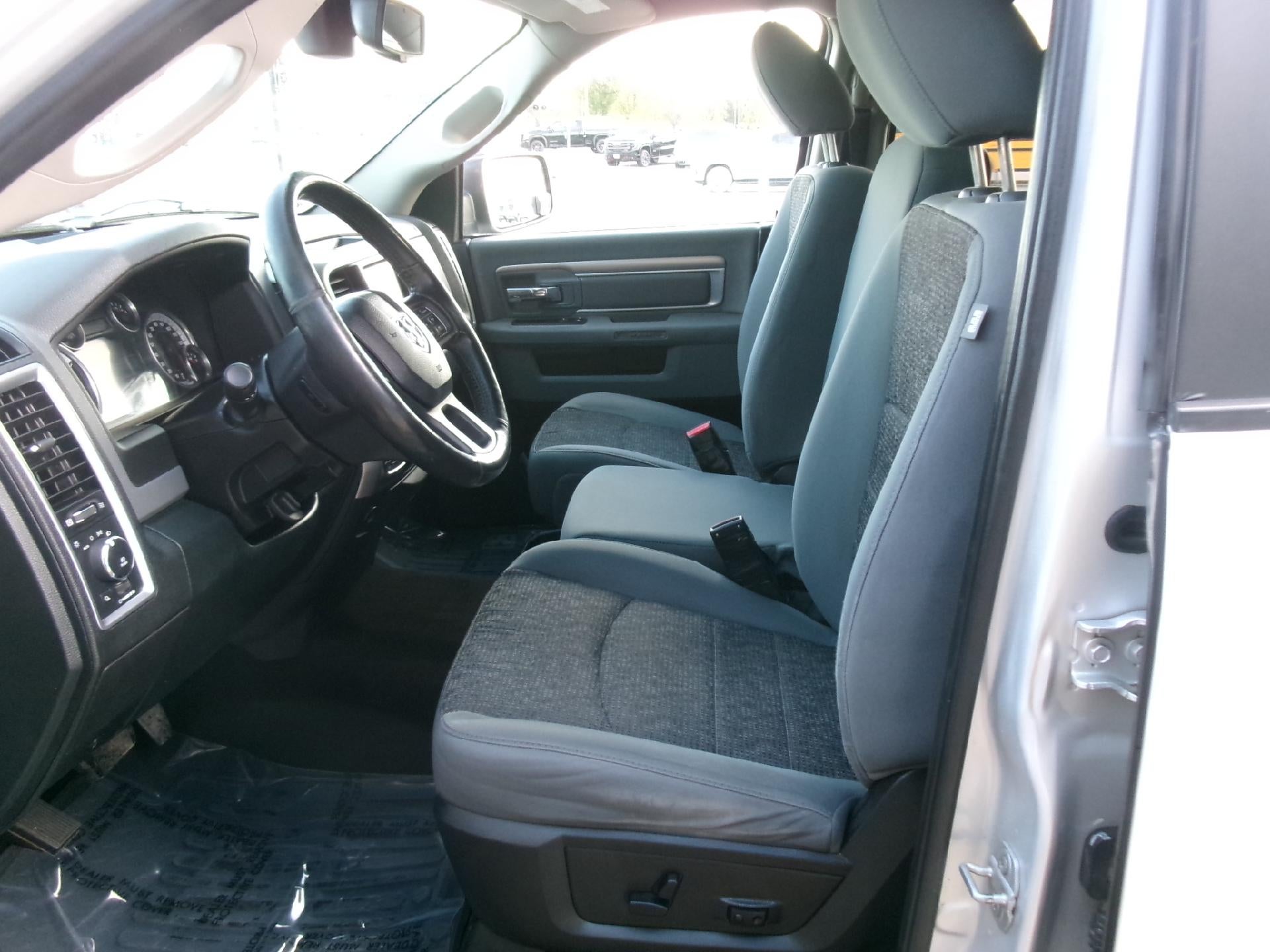 2015 RAM 1500 4WD Crew Cab 5.7 Ft Box Big Horn