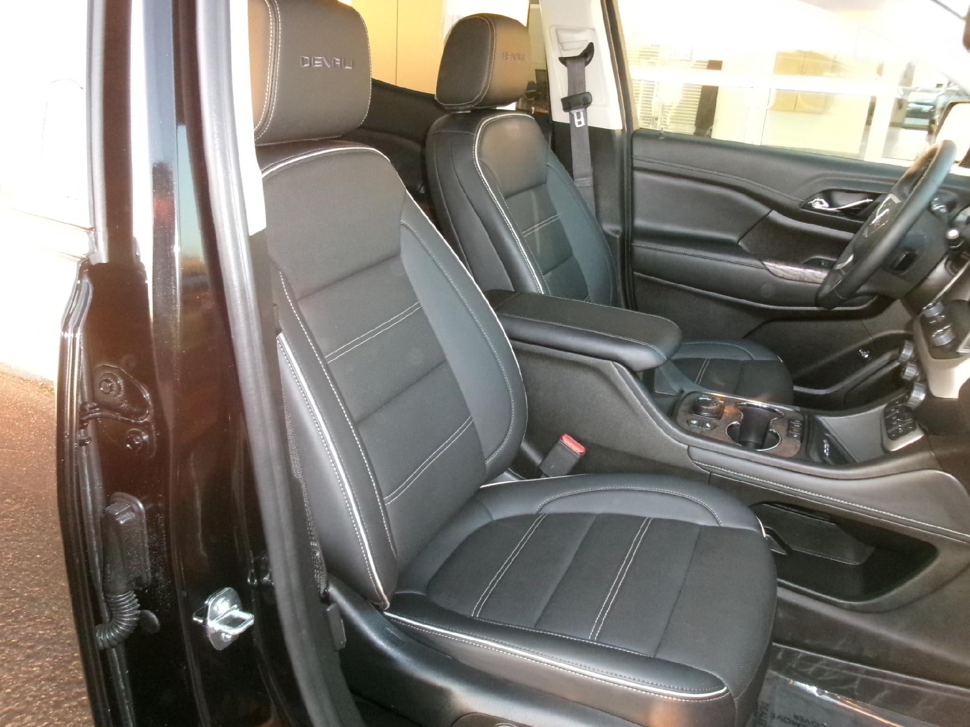 2023 GMC Acadia AWD Denali