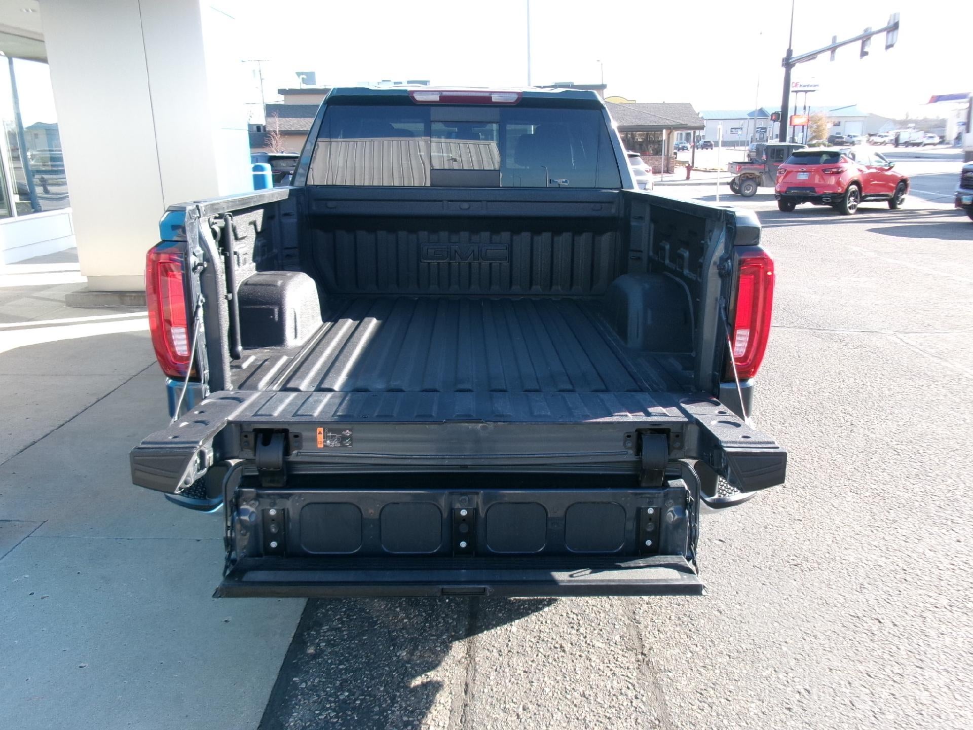 2021 GMC Sierra 1500 Crew Cab Short Box 4-Wheel Drive SLT