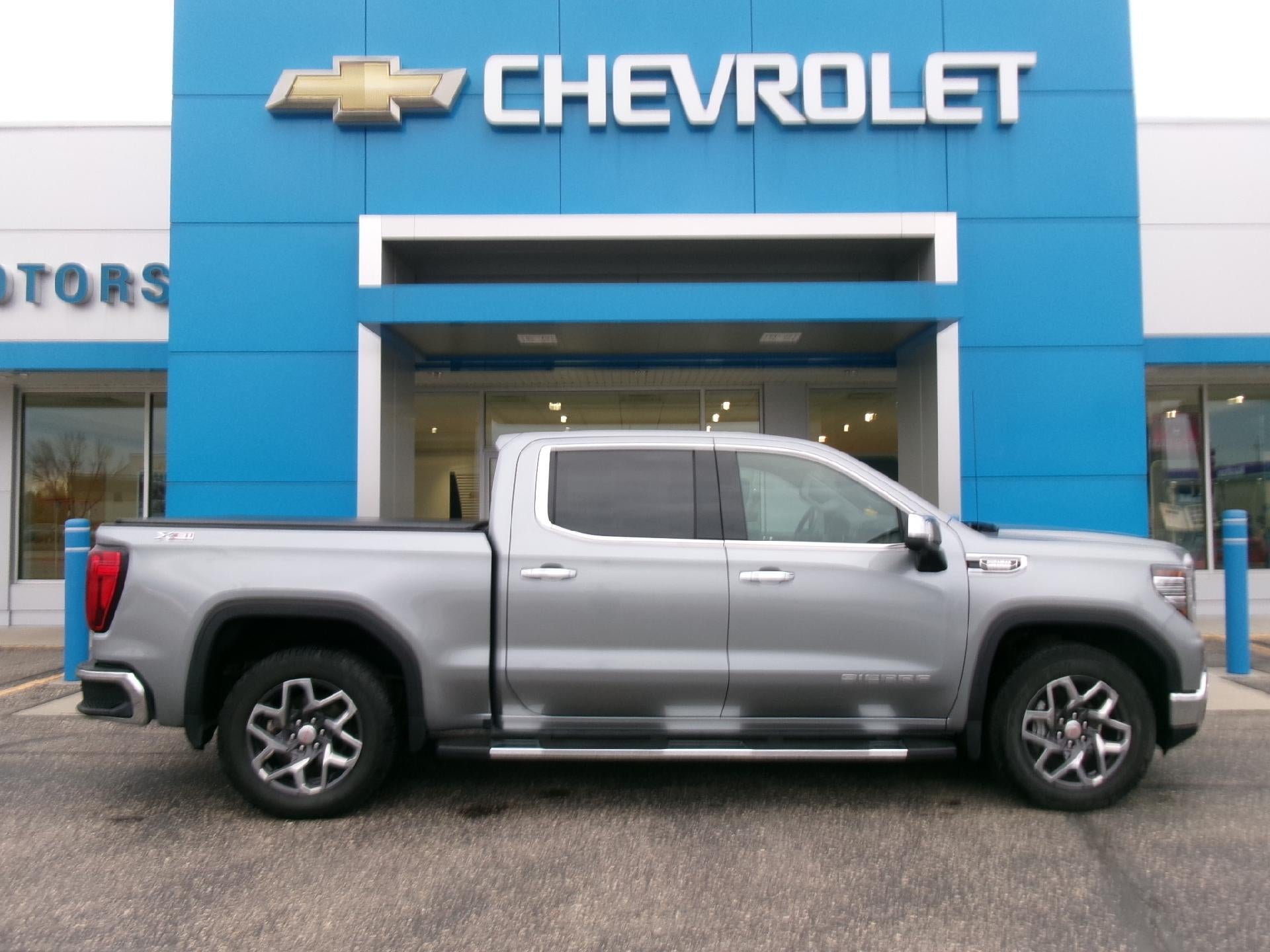 2023 GMC Sierra 1500 Crew Cab Short Box 4-Wheel Drive SLT