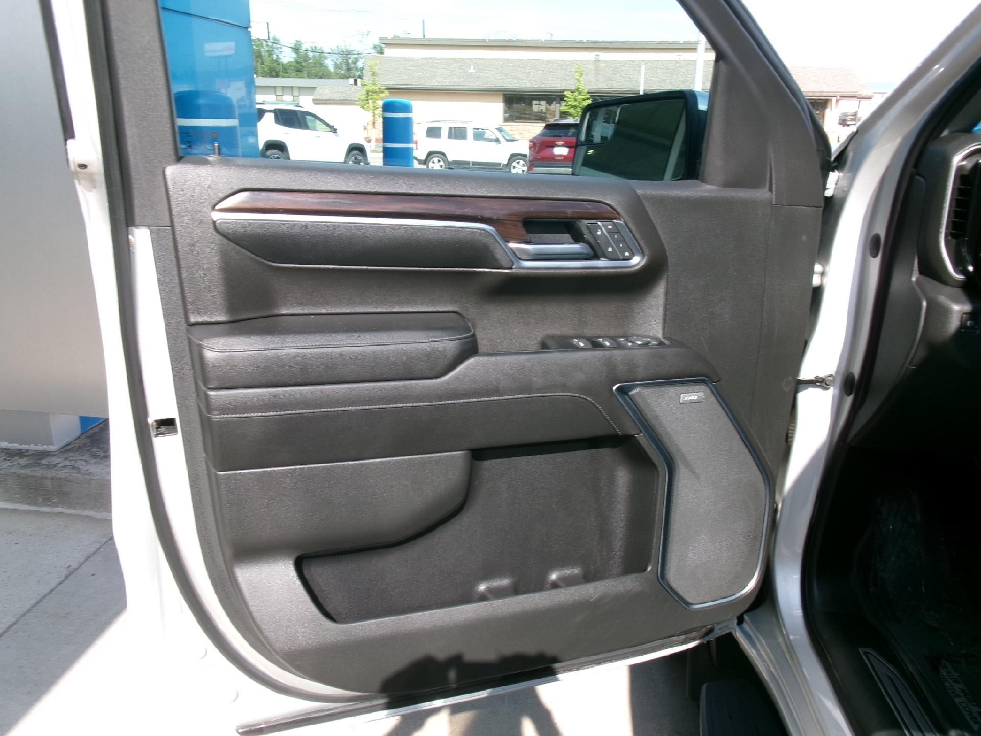 2022 GMC Sierra 1500 Crew Cab Short Box 4-Wheel Drive SLT