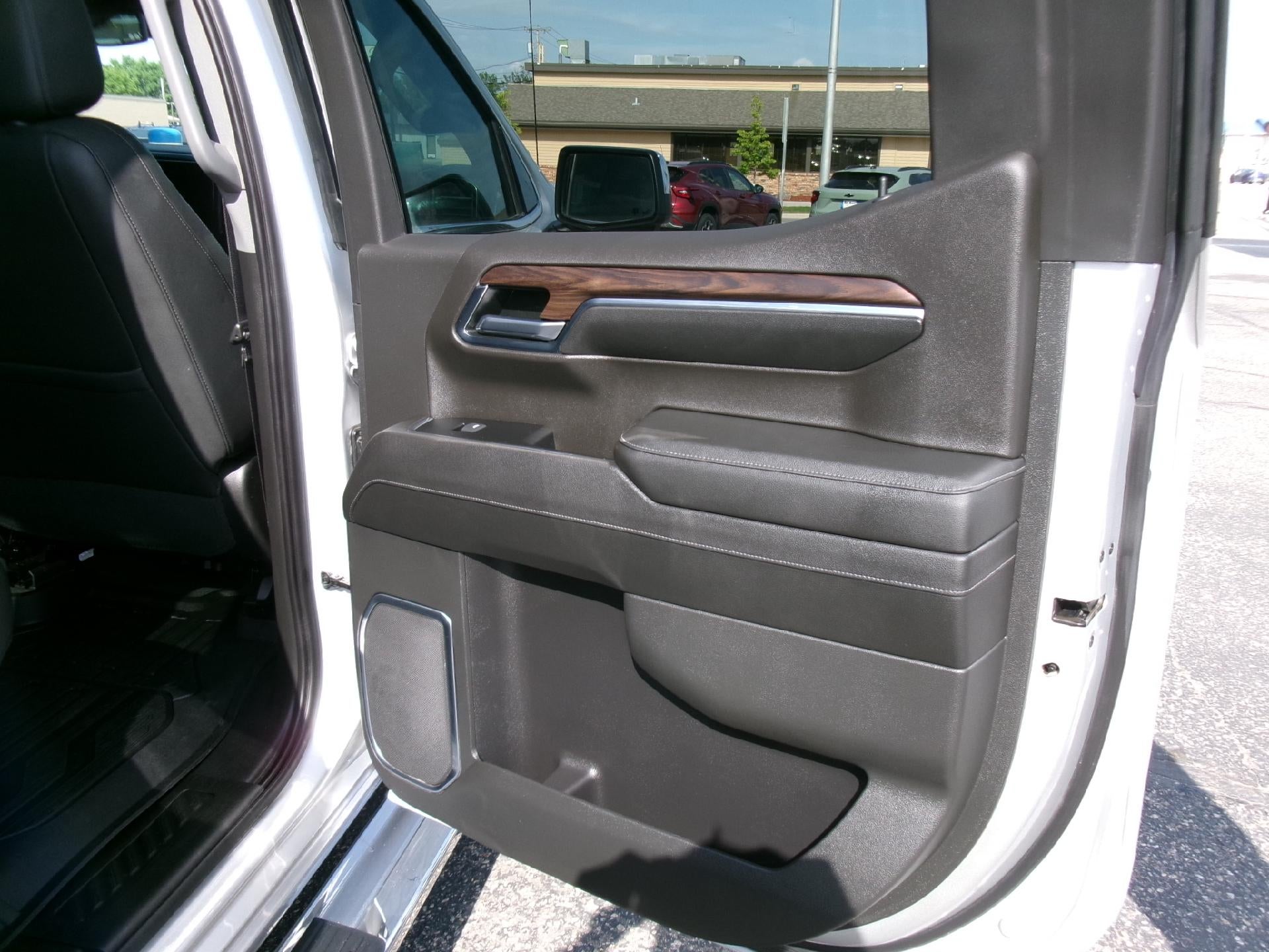 2022 GMC Sierra 1500 Crew Cab Short Box 4-Wheel Drive SLT