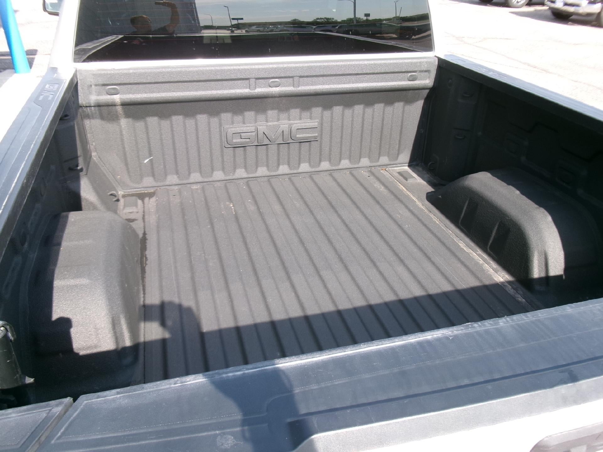 2022 GMC Sierra 1500 Crew Cab Short Box 4-Wheel Drive SLT